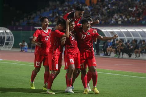 Menang 2-1 Atas Kamboja, Timnas Indonesia Kunci Juara Grup A dan Lolos ...