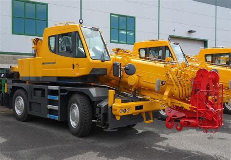 Kato launches new city cranes | Vertikal.net