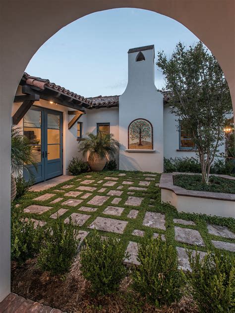 15 Most Appealing Spanish Style Homes with Courtyards