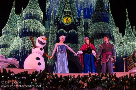 A Frozen Holiday Wish at Disney Character Central