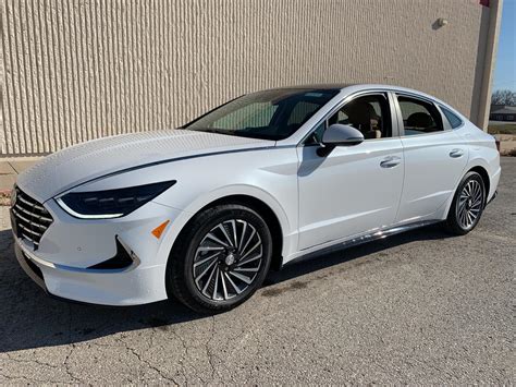 New 2021 Hyundai Sonata Hybrid Limited Front Wheel Drive Sedan