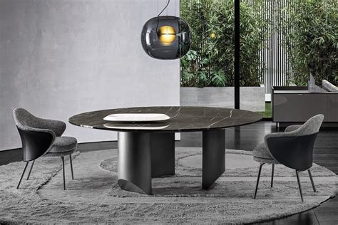 Wedge Dining Table (Round) | Minotti | CHANINTR