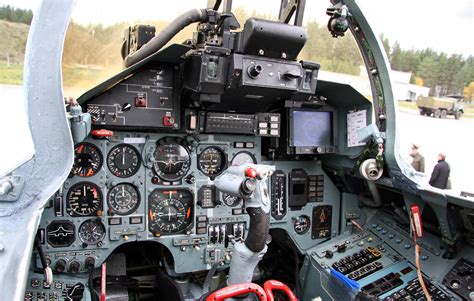 File:Cockpit of Sukhoi Su-27 (2).jpg