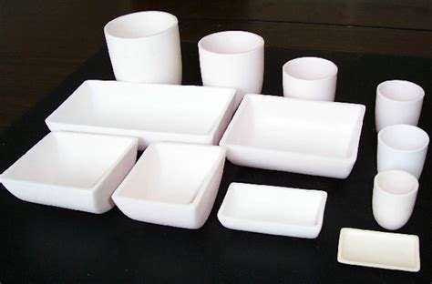 High Purity Alumina Ceramic Crucible , Multi Capacity Alumina Crucible Boat