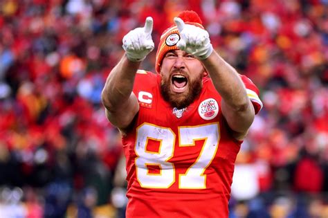 Travis Kelce gets massive four-year extension from Chiefs