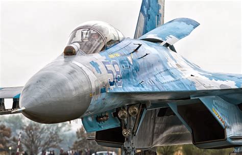 Video Shows Ukrainian Su-27 Flanker ‘Dogfighting’ A Russian Fighter Jet ...