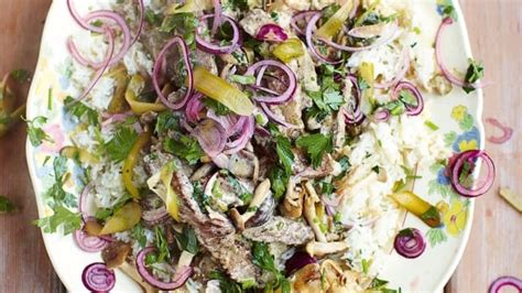 Jamie Oliver's 15 Minute Meals: Beef Stroganoff with Fluffy Rice, Red ...