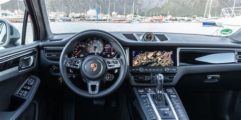 Porsche Macan Interior & Infotainment | carwow