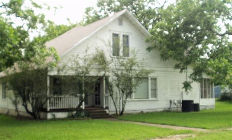 Abbott, TX : Willie Nelson's house in Abbbott Texas photo, picture ...