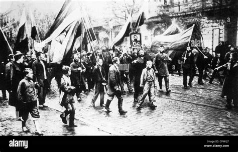 'Bloody Sunday' in St. Petersburg, 1905 Stock Photo - Alamy