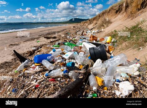 Plastic on beach rubbish hi-res stock photography and images - Alamy