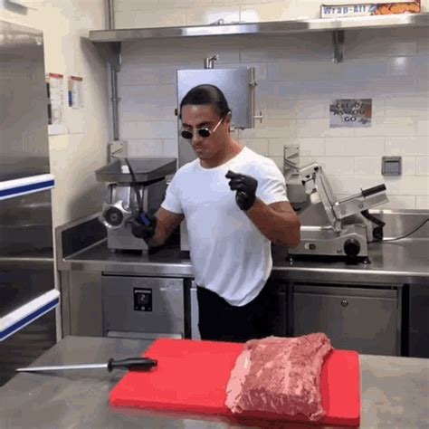 Salt Bae Knife Flip GIF - SaltBae KnifeFlip Tricks - Discover & Share GIFs