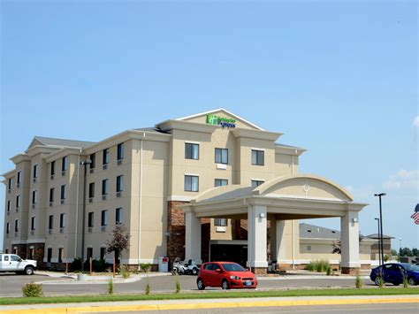 Affordable Pet-Friendly Hotel in Sidney, MT | Holiday Inn Express ...