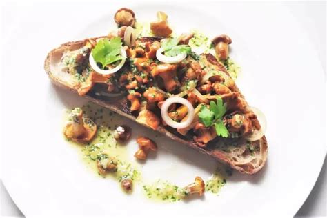 Girolles on toast – Recipe | Grubdaily