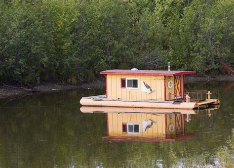 A more rustic "shanty" houseboat. Shanty boats are small homes floating ...