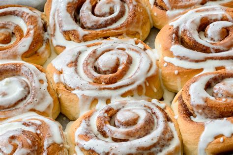 The Best Cinnamon Rolls With Vanilla Frosting – Grupo Canela