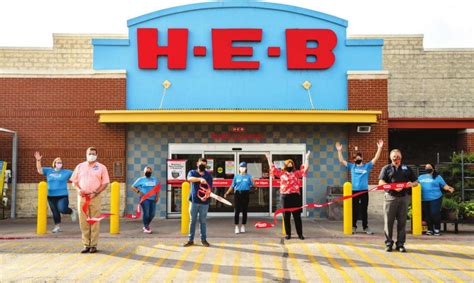 HEB Celebrates Curbside Opening with Donations | The Fayette County Record