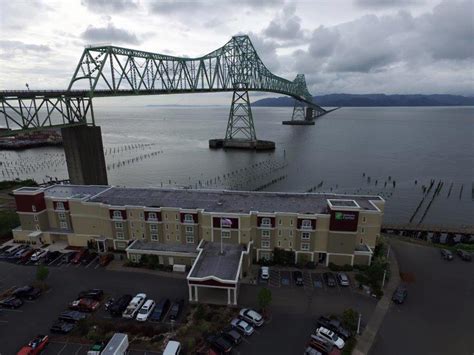 Holiday Inn Express & Suites - Oregon Coast Visitors Association