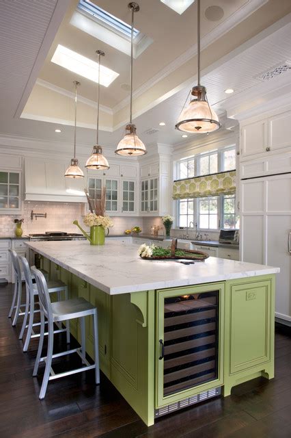 9 Kitchen Islands That Look Gorgeous in Green