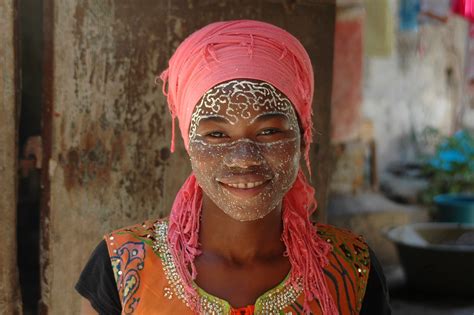 Isla de Mozambique girl in traditional dress | The natural g… | Flickr