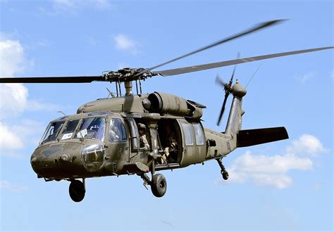 Sikorsky UH-60 Black Hawk - Wikipedia