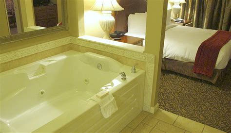 hotels in front royal va with jacuzzi - Thersa Darby