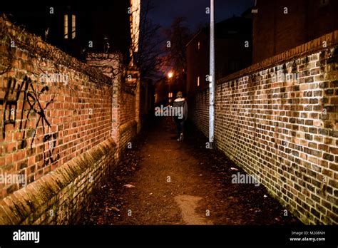 [コンプリート！] alleyway wall night 175132 - Cahjpayuxqyv