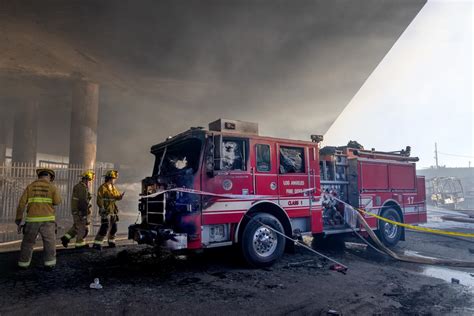 10 Freeway in downtown L.A. shut down indefinitely after fire - Los ...