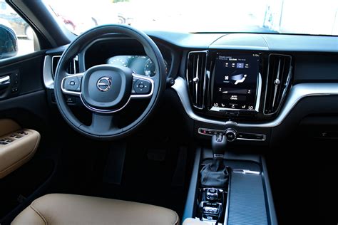 New 2020 Volvo XC60 T6 Momentum AWD