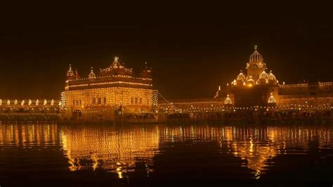 Harmandir Sahib (Golden Temple) at Diwali - backiee