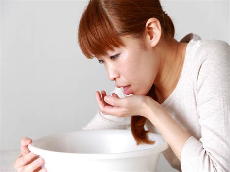 What Causes Vomiting After Eating - Boldsky.com