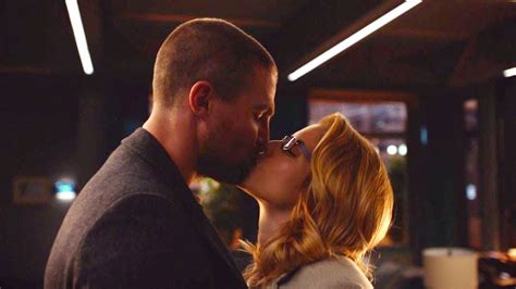 Arrow Season 3 Oliver And Felicity Kiss