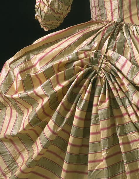 Die Robe à la polonaise - Costume Antique