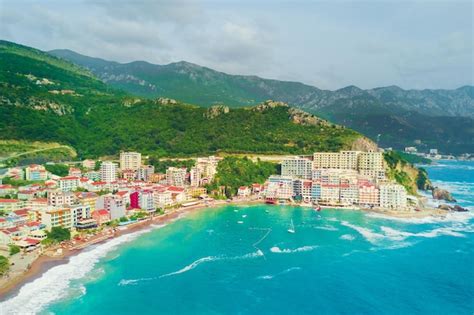 Premium Photo | Top view of the town in the mountains and the beach