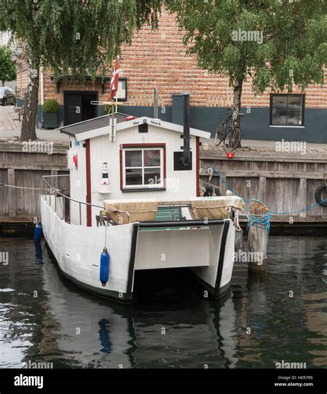 Houseboat living copenhagen hi-res stock photography and images - Alamy