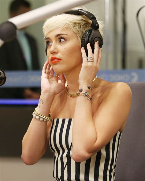 Miley Cyrus Admits She Doesn’t Like Her Engagement Ring From Liam ...