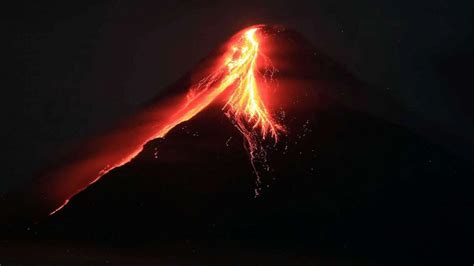 Mayon volcano eruption wreaking havoc on Philippine island could last ...