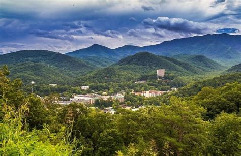 5 Fun Things to Do in Gatlinburg - MobileBrochure - Smoky Mountains