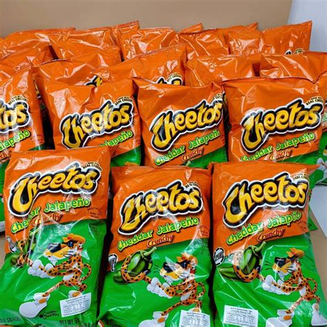 Cheetos Crunchy Cheddar Jalapeno 226 g. ชีโตส ผสมพริกจาลาปิโน ...