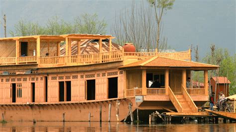 Sukoon Houseboat, Dal Lake ⋆ Hotel ⋆ Greaves India