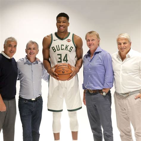 Giannis Antetokounmpo Height : What Are The Wingspan And Vertical Of ...