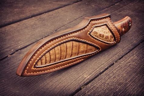 Pin by Sarah Ann on Knife Sheaths | Custom leather holsters, Leather ...