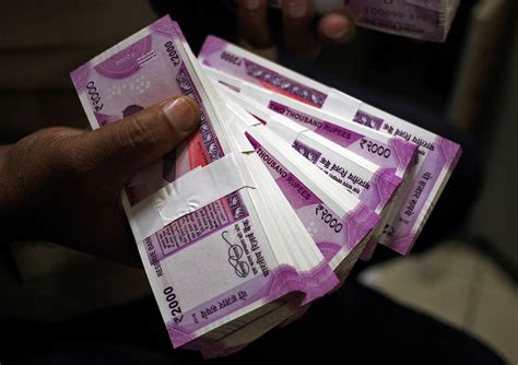 India to withdraw 2,000-rupee notes from circulation