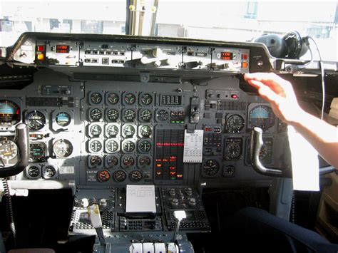 BAE 146 cockpit | Roman Dolinsky | Flickr