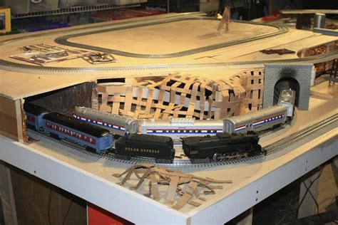 Re: 4x8 Layout | Ho scale train layout, Toy train layouts, Model ...