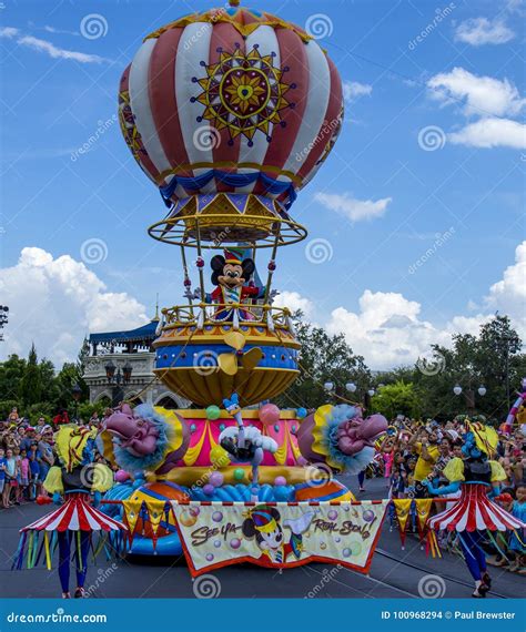 Disney World Orlando Florida Magic Kingdom Parade Micky Mouse Editorial ...