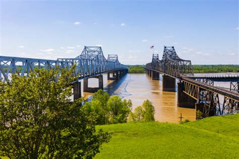 100+ Mississippi River Railroad Bridge Stock Photos, Pictures & Royalty ...