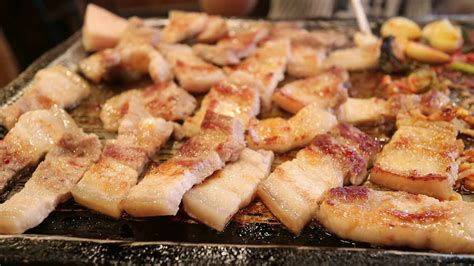 삼겹살 구워먹기 Korean BBQ grilled pork belly (SamGyeopSal) - YouTube