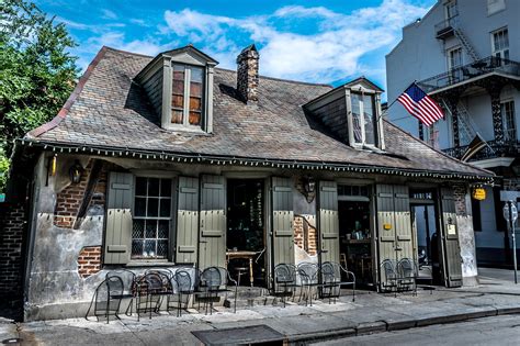 Lafitte's Blacksmith Shop Bar - Grab a Drink in the Oldest Building in ...