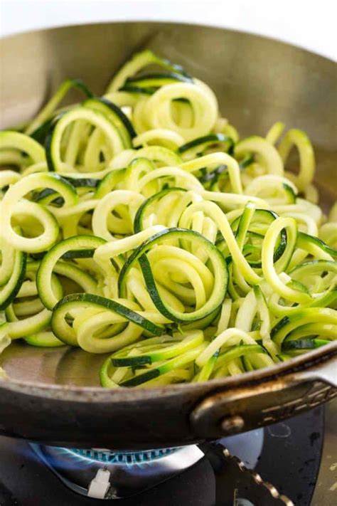 How to Make Zucchini Noodles (Zoodles) - Jessica Gavin